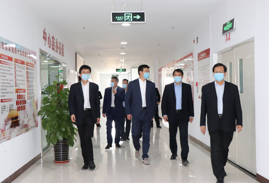 魯商集團首席戰(zhàn)略官趙衍峰一行到銀座家居調(diào)研指導